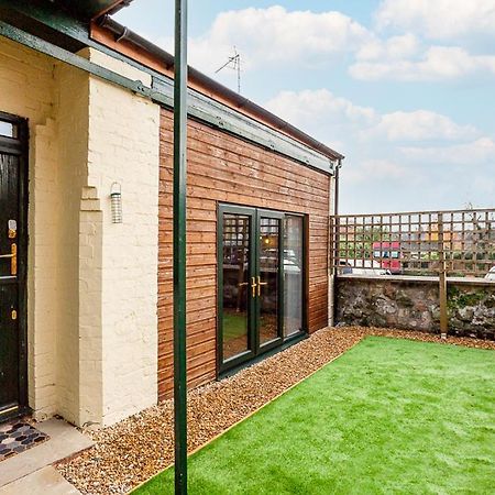 Byevo Oswestry Barn - Quirky Romantic Retreat Or Cosy Contractor Base Bagian luar foto