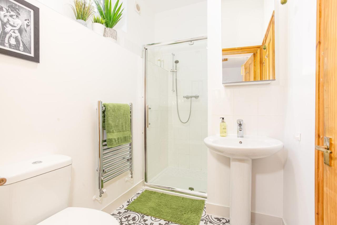 Byevo Oswestry Barn - Quirky Romantic Retreat Or Cosy Contractor Base Bagian luar foto