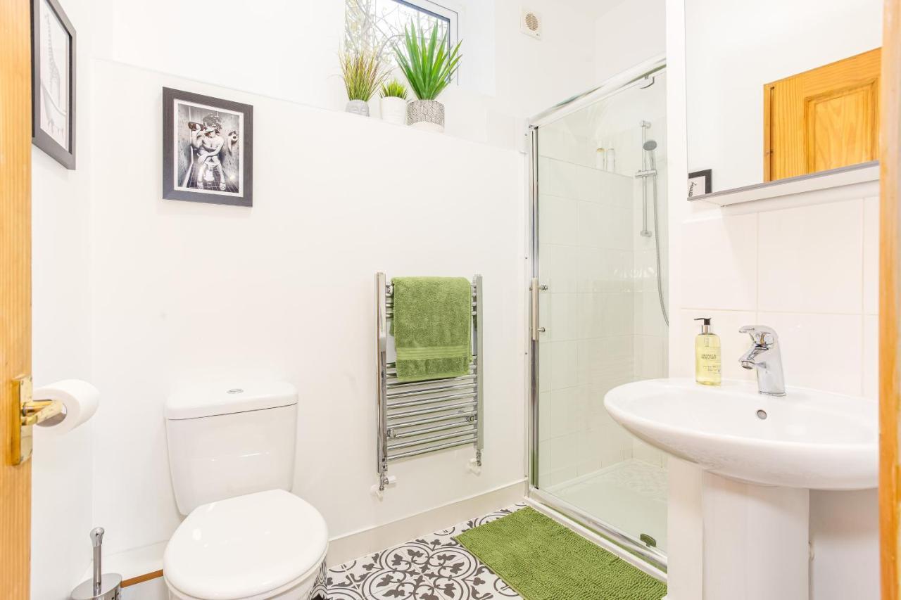 Byevo Oswestry Barn - Quirky Romantic Retreat Or Cosy Contractor Base Bagian luar foto