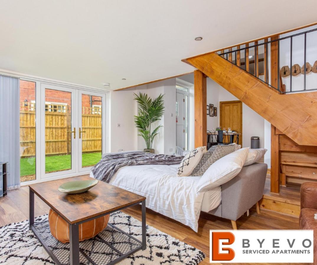 Byevo Oswestry Barn - Quirky Romantic Retreat Or Cosy Contractor Base Bagian luar foto