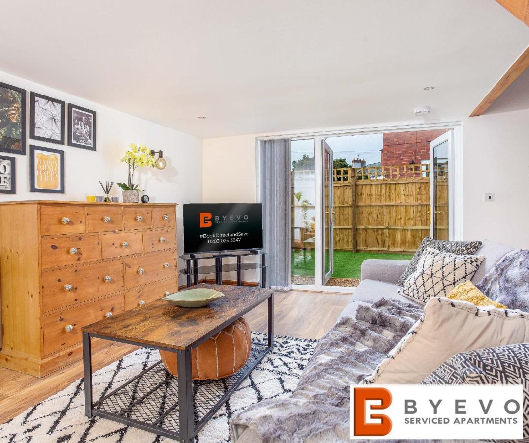 Byevo Oswestry Barn - Quirky Romantic Retreat Or Cosy Contractor Base Bagian luar foto