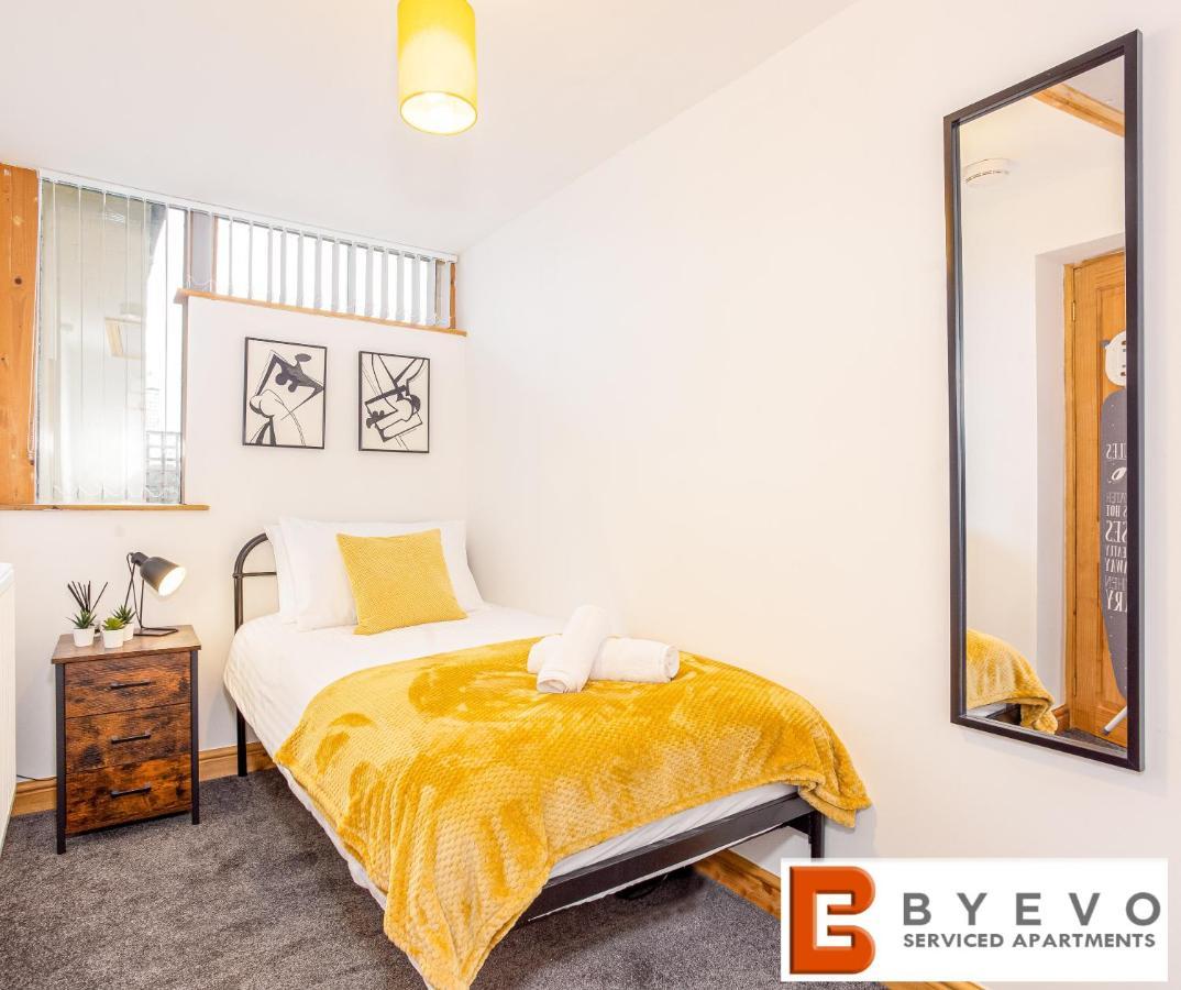 Byevo Oswestry Barn - Quirky Romantic Retreat Or Cosy Contractor Base Bagian luar foto