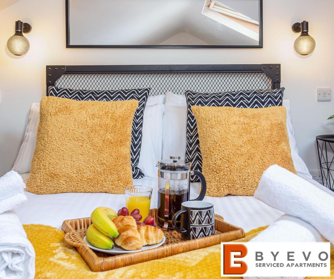Byevo Oswestry Barn - Quirky Romantic Retreat Or Cosy Contractor Base Bagian luar foto