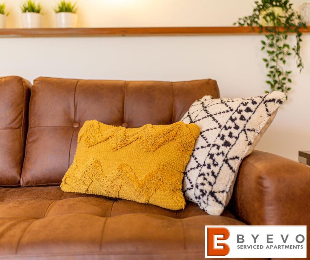 Byevo Oswestry Barn - Quirky Romantic Retreat Or Cosy Contractor Base Bagian luar foto