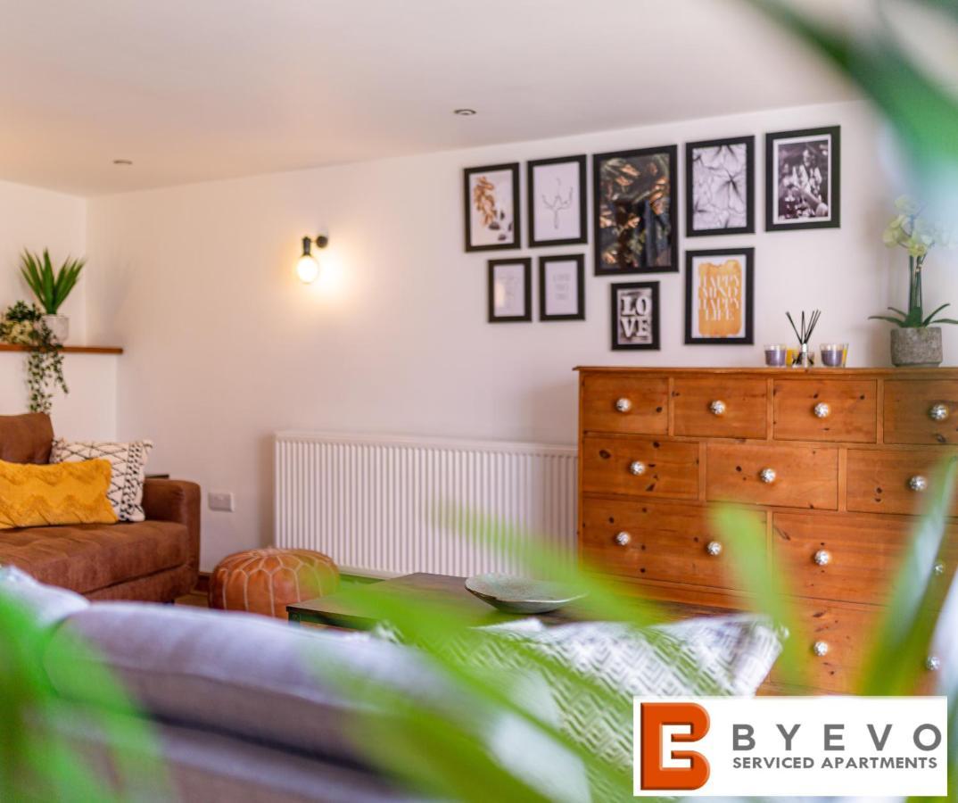 Byevo Oswestry Barn - Quirky Romantic Retreat Or Cosy Contractor Base Bagian luar foto