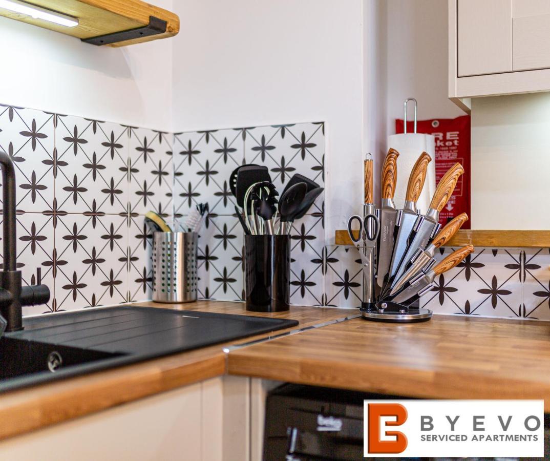 Byevo Oswestry Barn - Quirky Romantic Retreat Or Cosy Contractor Base Bagian luar foto
