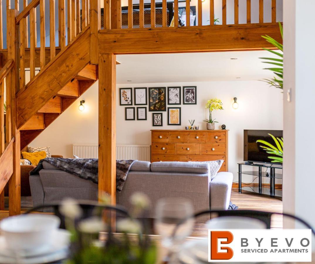 Byevo Oswestry Barn - Quirky Romantic Retreat Or Cosy Contractor Base Bagian luar foto