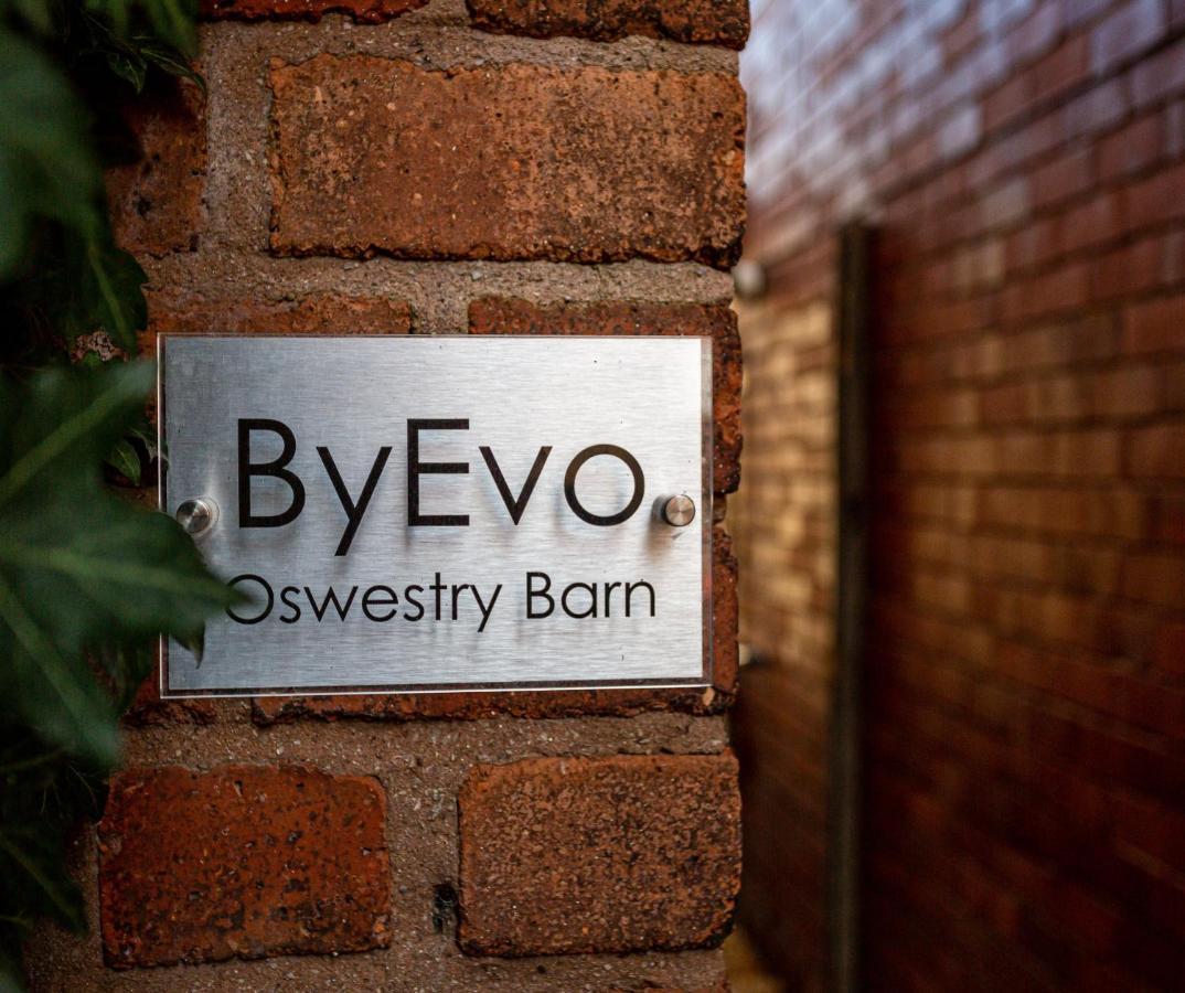 Byevo Oswestry Barn - Quirky Romantic Retreat Or Cosy Contractor Base Bagian luar foto