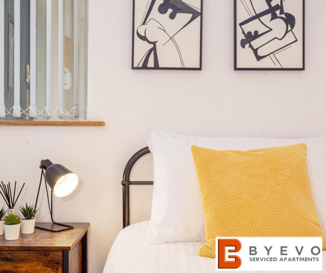 Byevo Oswestry Barn - Quirky Romantic Retreat Or Cosy Contractor Base Bagian luar foto