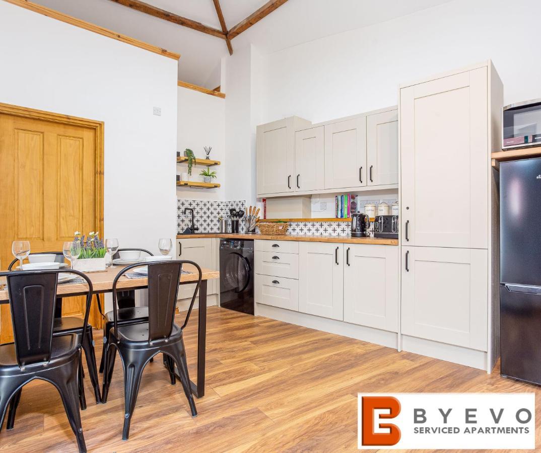 Byevo Oswestry Barn - Quirky Romantic Retreat Or Cosy Contractor Base Bagian luar foto