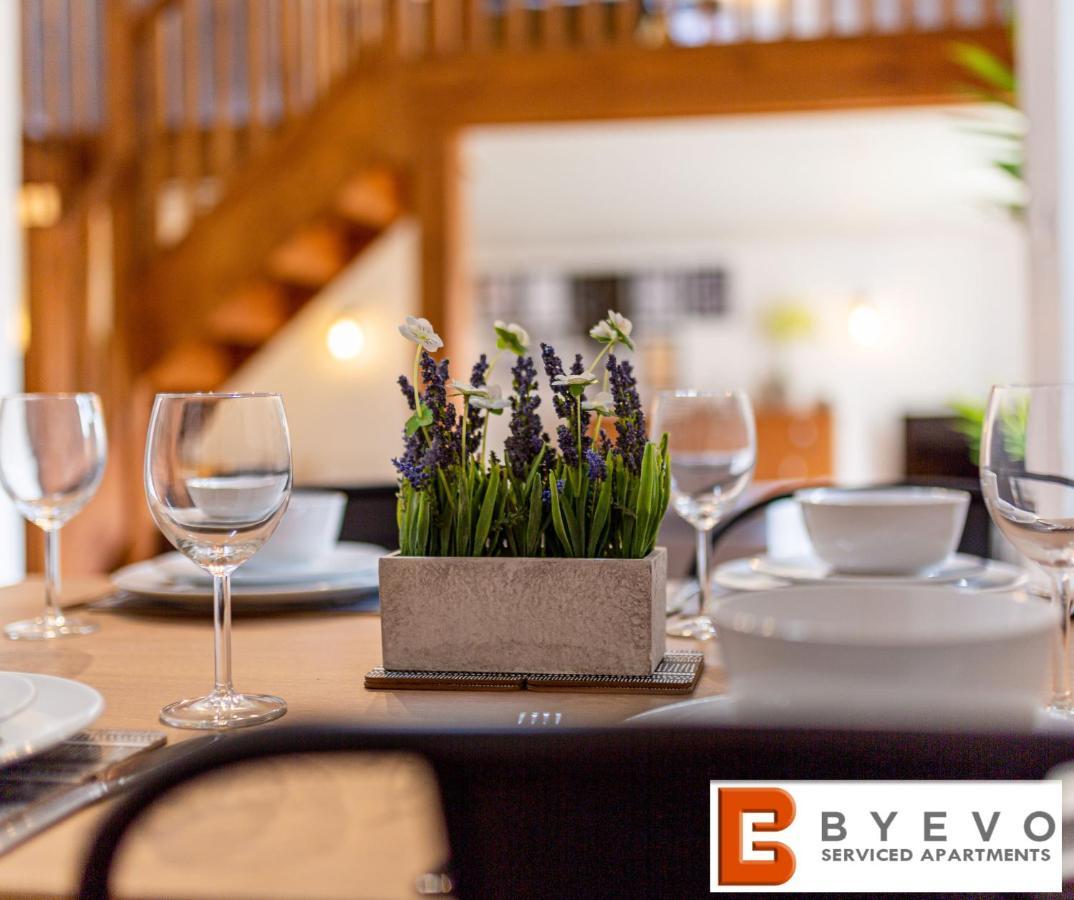 Byevo Oswestry Barn - Quirky Romantic Retreat Or Cosy Contractor Base Bagian luar foto