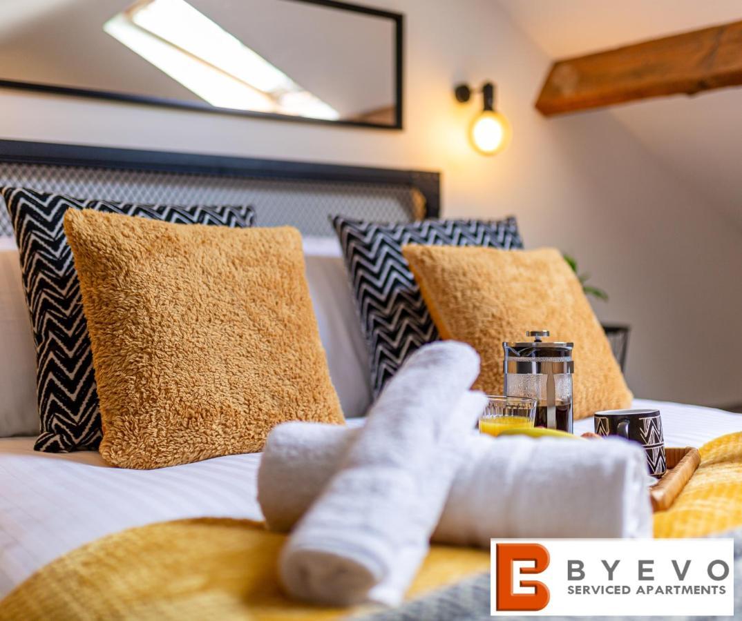 Byevo Oswestry Barn - Quirky Romantic Retreat Or Cosy Contractor Base Bagian luar foto