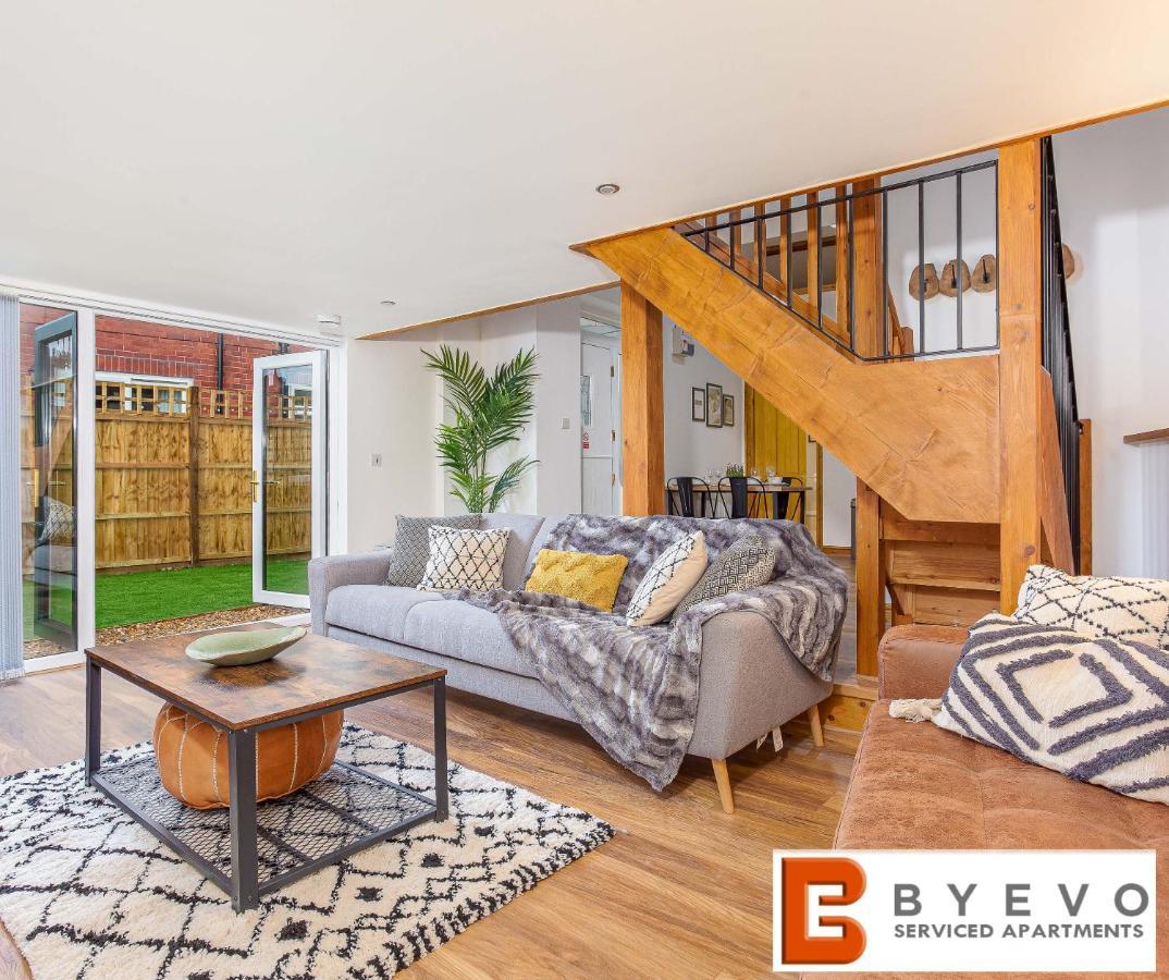 Byevo Oswestry Barn - Quirky Romantic Retreat Or Cosy Contractor Base Bagian luar foto