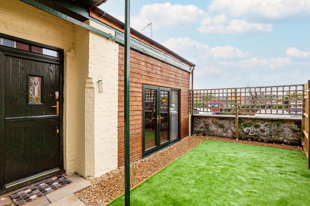 Byevo Oswestry Barn - Quirky Romantic Retreat Or Cosy Contractor Base Bagian luar foto